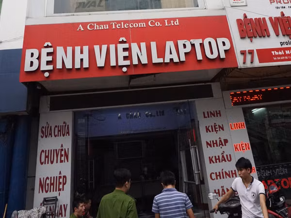 Cháy cửa hàng máy tính, 4 người thoát chết ảnh 1