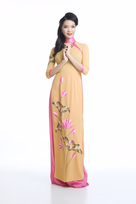 Hoa hậu Thùy Dung dịu dàng khoe sắc trong tà áo dài ảnh 4
