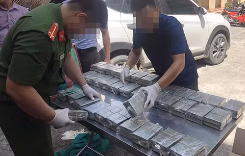 [AUDIO 20-7-2019] Đà Nẵng: Cháy rừng dữ dội, hàng trăm người dập lửa trong đêm ảnh 2