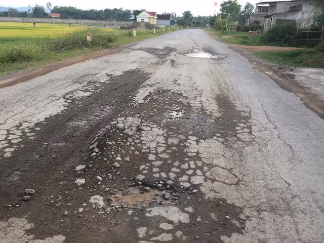 [Audio 23-10-2018] Giải cứu thành công cháu bé 4 tuổi bị bố dọa thả từ tầng 3 xuống đất ảnh 1
