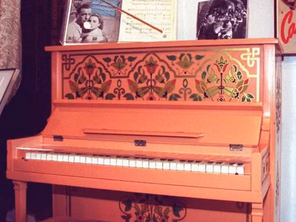 Đàn piano trong phim Casablanca được bán tới 2,9 triệu USD ảnh 1