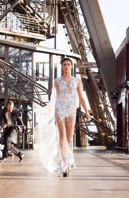 Bộ sưu tập của NTK Hoàng Hải lộng lẫy ở sàn diễn trên tháp Eiffel ảnh 3