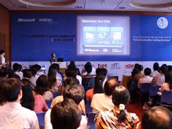 Microsoft bắt đầu “hành trình” đến các trường đại học của Việt Nam ảnh 1