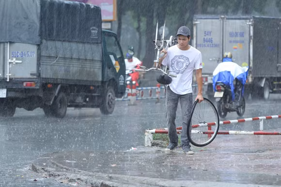 Baggio, Mâu Thanh Thủy, Vũ Tuấn Việt kết hợp trong “Cú hích trên không” ảnh 5