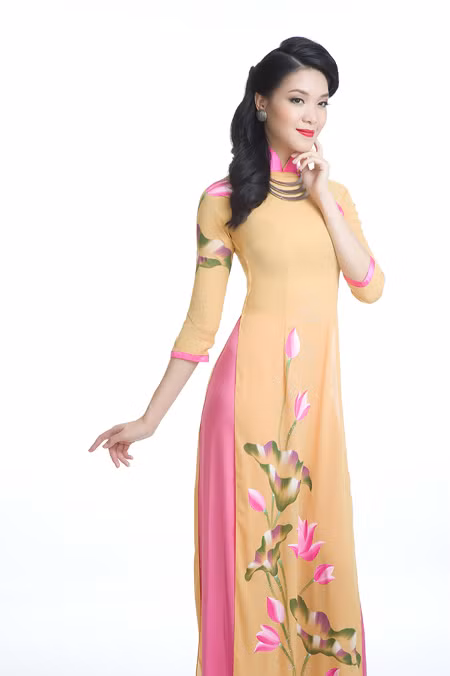 Hoa hậu Thùy Dung dịu dàng khoe sắc trong tà áo dài ảnh 3