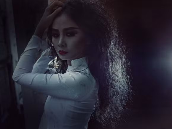 Người mẫu Xuân Thuỳ hoá ma cực kinh hãi ảnh 2