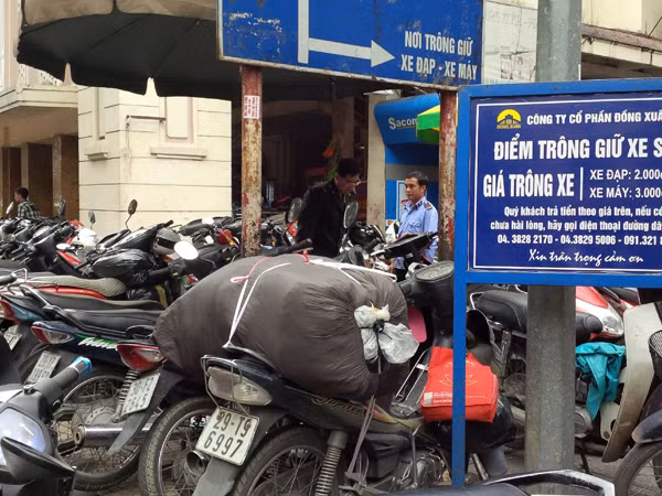 Bát nháo dịch vụ trông giữ xe: Chính quyền thờ ơ, vi phạm dai dẳng ảnh 1