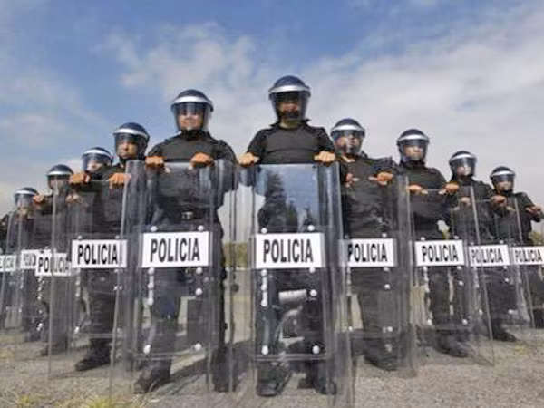 Mexico giải tán toàn bộ cảnh sát địa phương ảnh 1