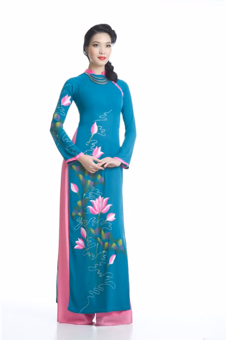 Hoa hậu Thùy Dung dịu dàng khoe sắc trong tà áo dài ảnh 9