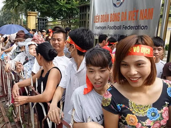 400.000 đồng/vé xem tuyển Việt Nam đá bán kết AFF Cup 2014 ảnh 1