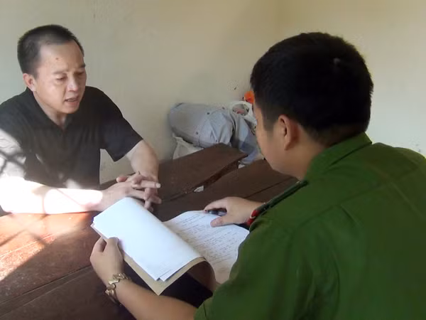 Khởi tố đối tượng hành hạ cháu bé 14 tuổi trong khách sạn ảnh 1