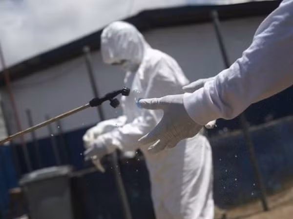 Tổ chức Y tế Thế giới “thất bại” trong cuộc đấu sớm với Ebola ảnh 1