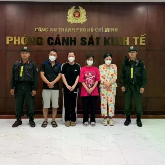 Tin Podcast ngày 9-2-2026: Khởi tố 4 đối tượng bán ra thị trường hơn 10.000 chai nước hoa giả