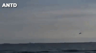 Khoảnh khắc EF-2000 của không quân Italia đâm xuống biển. Khoảnh khắc EF-2000 của không quân Italia đâm xuống biển.