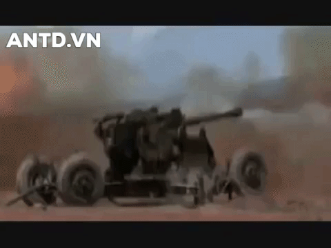 Pháo cao xạ KS-19 có thể hạ nòng để bắn mục tiêu mặt đất Pháo cao xạ KS-19 có thể hạ nòng để bắn mục tiêu mặt đất