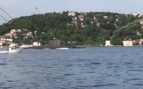 Tàu ngầm Kilo 636 của Nga đang vượt biển để tiến vào Địa Trung Hải Tàu ngầm Kilo 636 của Nga đang vượt biển để tiến vào Địa Trung Hải