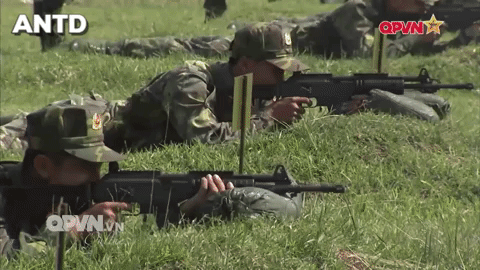 Các chiến sĩ bộ binh Việt Nam đang tập bắn với khẩu Galil ACE 32. Các chiến sĩ bộ binh Việt Nam đang tập bắn với khẩu Galil ACE 32.