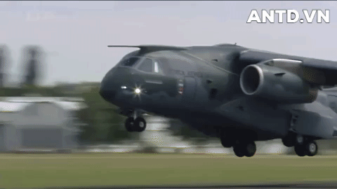 KC-390 đang cất cánh