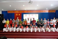 Vedan trao hơn 1.000 phần quà Tết cho hộ khó khăn