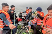 Hàng chục đặc công lặn tìm nạn nhân vụ lật tàu trên hồ Thác Bà, đã tìm thấy 1 thi thể