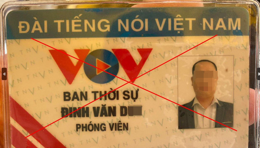 Thẻ phóng viên giả của lái xe.