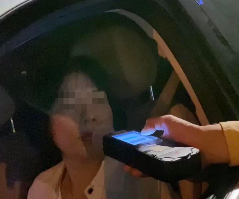 Nữ lái xe L.T.N.A uống bia từ trưa, tối vẫn "dính" nồng độ cồn.