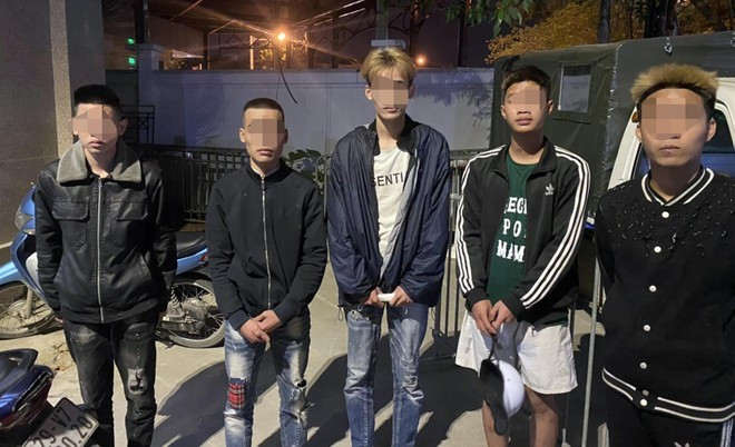 Các đối tượng ngổ ngáo, nẹt pô, rú ga bị các tổ công tác 141 bắt giữ. Các đối tượng ngổ ngáo, nẹt pô, rú ga bị các tổ công tác 141 bắt giữ.