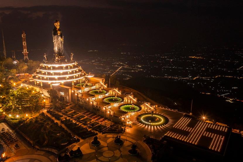 Toàn cảnh hệ thống chiếu sáng hiện đại bậc nhất cả nước trên đỉnh núi Bà Đen