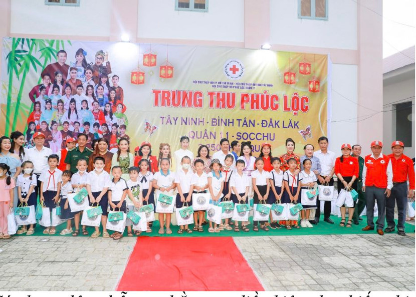 Trung thu Phúc Lộc đã và đang trên hành trình mang các tết đoàn viên đến cho các trẻ em tại các tỉnh thành khác, hoàn thành mục tiêu 3.250 phần quà được trao tận tay các em nhỏ