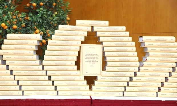 Cuốn sách 'Kiên quyết, kiên trì đấu tranh phòng, chống tham nhũng, tiêu cực, góp phần xây dựng Đảng và Nhà nước ta ngày càng trong sạch, vững mạnh' của Tổng Bí thư Nguyễn Phú Trọng. (Ảnh: Phương Hoa/TTXVN) Cuốn sách 'Kiên quyết, kiên trì đấu tranh phòng, chống tham nhũng, tiêu cực, góp phần xây dựng Đảng và Nhà nước ta ngày càng trong sạch, vững mạnh' của Tổng Bí thư Nguyễn Phú Trọng. (Ảnh: Phương Hoa/TTXVN)