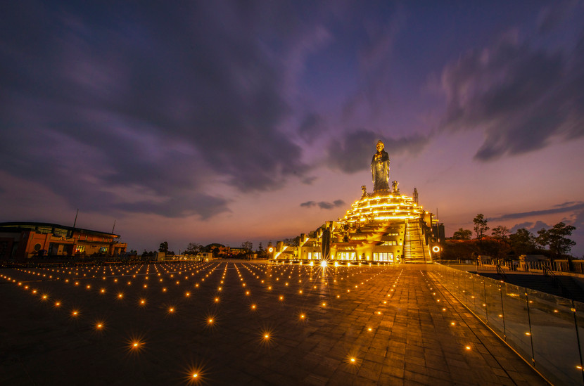 Núi Bà Đen lung linh về đêm