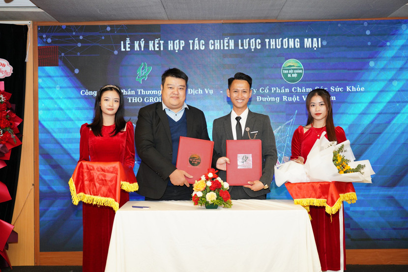 Đại diện lãnh đạo Công ty Cổ phần Thương mại và dịch vụ THO Group và Công ty Cổ phần Chăm sóc sức khỏe đường ruột Việt Nam tại lễ ký kết hợp tác Đại diện lãnh đạo Công ty Cổ phần Thương mại và dịch vụ THO Group và Công ty Cổ phần Chăm sóc sức khỏe đường ruột Việt Nam tại lễ ký kết hợp tác