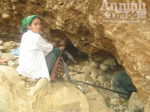 Sập hầm vàng "thổ phỉ", một phụ nữ chết thảm ảnh 1