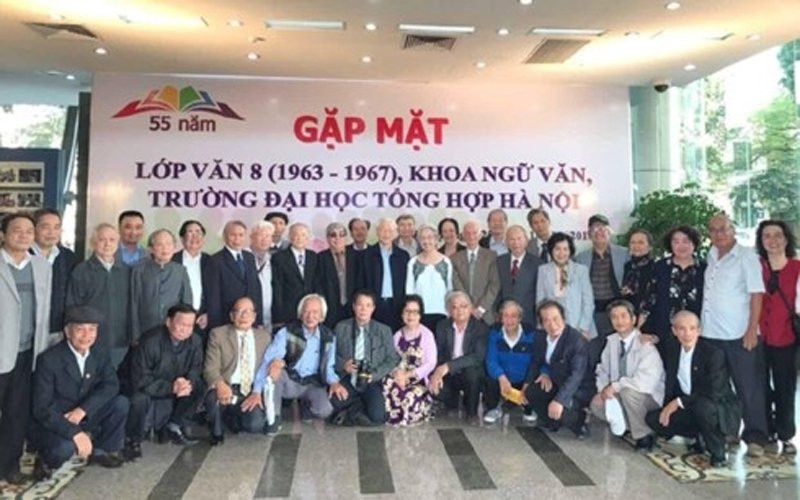 Ảnh tư liệu về Tổng Bí thư Nguyễn Phú Trọng trong buổi gặp mặt lớp Văn 8 (1963-1967), khoa Ngữ văn, Trường Đại học Tổng hợp Hà Nội. Ảnh tư liệu về Tổng Bí thư Nguyễn Phú Trọng trong buổi gặp mặt lớp Văn 8 (1963-1967), khoa Ngữ văn, Trường Đại học Tổng hợp Hà Nội.
