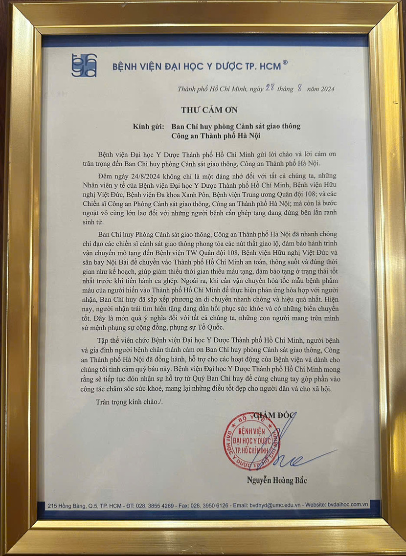 Bức thư cảm ơn của PGS. TS. BS. Nguyễn Hoàng Bắc, Giám đốc Bệnh viện Đại học Y Dược thành phố Hồ Chí Minh gửi Phòng Cảnh sát giao thông, Công an TP Hà Nội. Bức thư cảm ơn của PGS. TS. BS. Nguyễn Hoàng Bắc, Giám đốc Bệnh viện Đại học Y Dược thành phố Hồ Chí Minh gửi Phòng Cảnh sát giao thông, Công an TP Hà Nội.