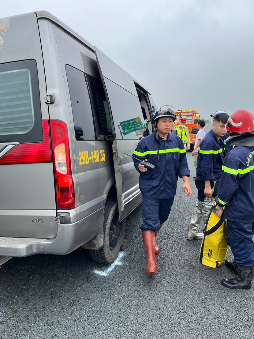 Công an huyện Thường Tín đã kịp thời tham gia cứu hộ lái xe bị tại nạn giao thông trên đường cao tốc Pháp Vân - Cầu Giẽ an toàn. Công an huyện Thường Tín đã kịp thời tham gia cứu hộ lái xe bị tại nạn giao thông trên đường cao tốc Pháp Vân - Cầu Giẽ an toàn.