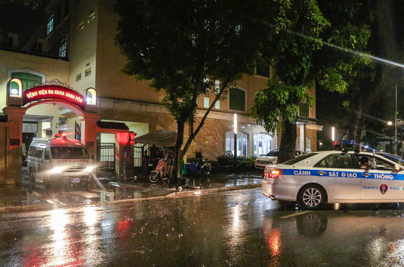 Đoàn xe CSGT đi trong đêm mưa thực hiện nhiệm vụ. Đoàn xe CSGT đi trong đêm mưa thực hiện nhiệm vụ.