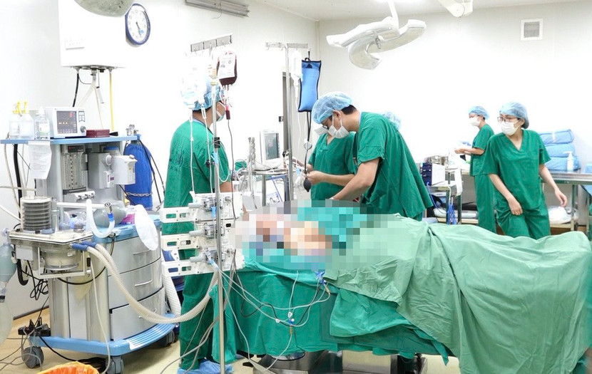 Các bác sĩ Bệnh viện Đa khoa Xanh Pôn thực hiện nhiệm vụ lấy tạng của người hiến tạng. Các bác sĩ Bệnh viện Đa khoa Xanh Pôn thực hiện nhiệm vụ lấy tạng của người hiến tạng.