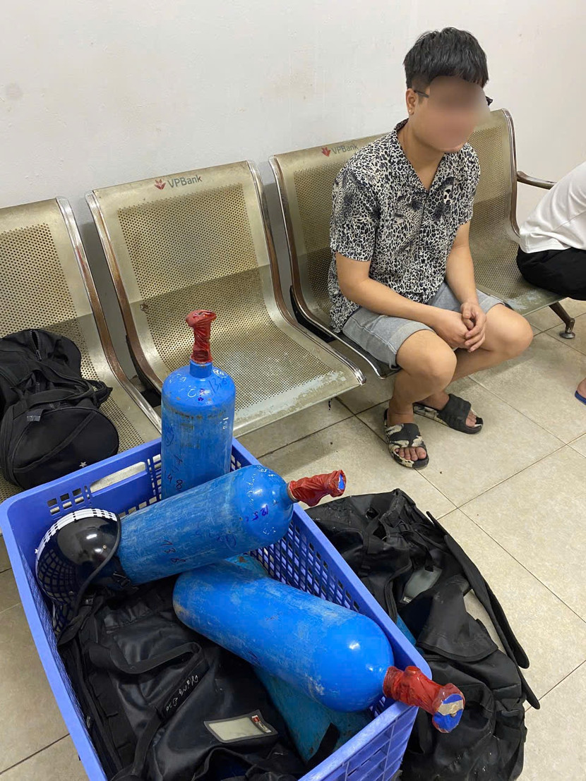 Đối tượng N.V.S và tang vật Đối tượng N.V.S và tang vật