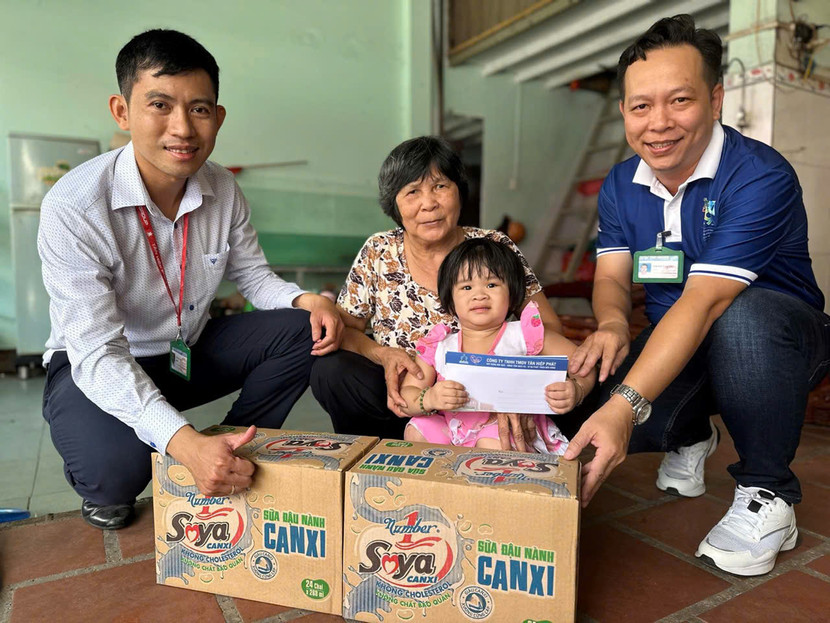 Nhiều chương trình bảo trợ, tặng học bổng, tiếp sức vượt khó… cho trẻ em có hoàn cảnh khó khăn được doanh nghiệp triển khai suốt nhiều năm liền