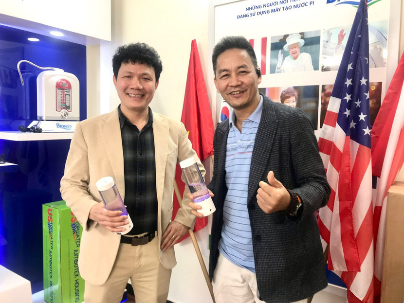 Tác giả và Thạc sĩ Ninh Văn Giang, Tổng Giám đốc Thế giới lọc nước
