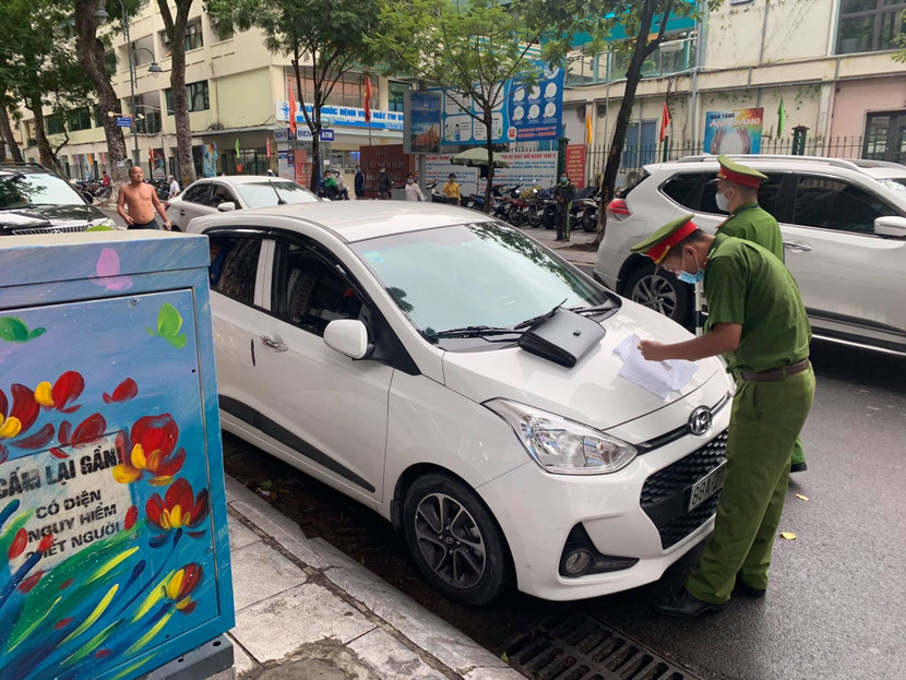 Xử phạt xe ô tô dừng, đỗ sai quy định Xử phạt xe ô tô dừng, đỗ sai quy định