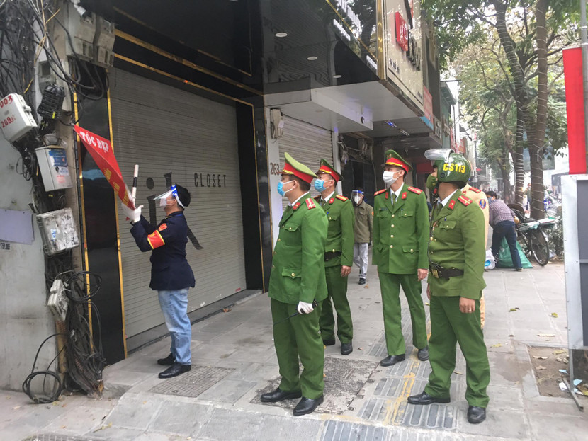 Lực lượng cảnh sát Công an quận tuần tra trên phố Huế Lực lượng cảnh sát Công an quận tuần tra trên phố Huế