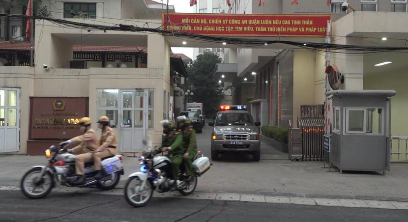 Sáng 15/12, Công an quận Hai Bà Trưng cùng với Công an các phường đồng loạt ra quân đảm bảo an toàn giao thông, trật tự đô thị Sáng 15/12, Công an quận Hai Bà Trưng cùng với Công an các phường đồng loạt ra quân đảm bảo an toàn giao thông, trật tự đô thị