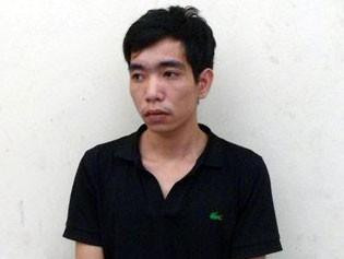 Tại hiện trường, những hình ảnh camera ghi lại cho thấy đối tượng cực kỳ chuyên nghiệp với những thao tác phá khóa, lục soát hết sức nhanh gọn, đồng thời đeo khẩu trang kín mặt.