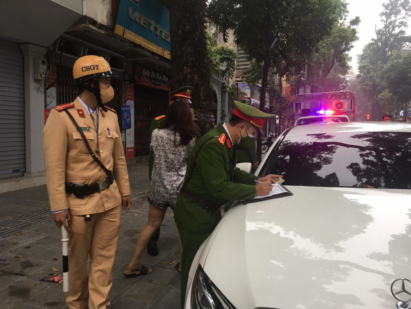 Công an quận Hai Bà Trưng kiên quyết xử lý các vi phạm an toàn giao thông, trật tự đô thị Công an quận Hai Bà Trưng kiên quyết xử lý các vi phạm an toàn giao thông, trật tự đô thị