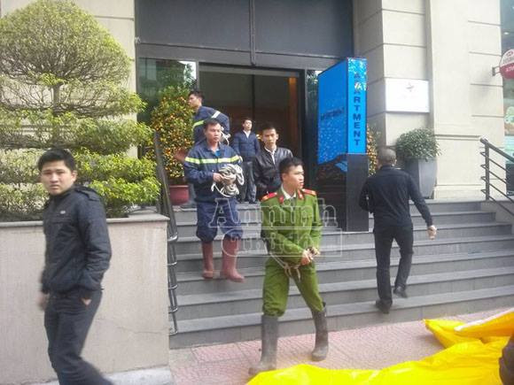 Thua lỗ, túng quẫn leo lên nóc toà nhà Pacific doạ tự tử ảnh 5