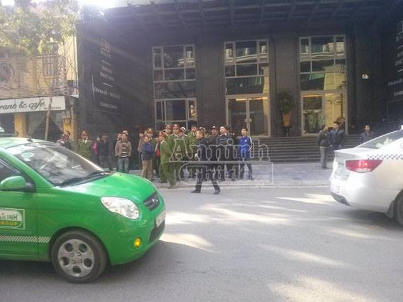 Thua lỗ, túng quẫn leo lên nóc toà nhà Pacific doạ tự tử ảnh 6