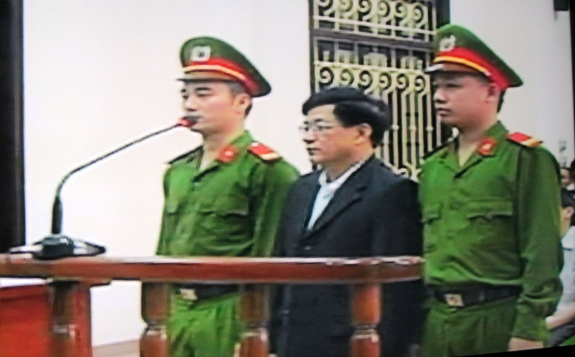 Nguyên Chủ tịch và Phó chủ tịch UBND huyện Tiên Lãng hầu tòa ảnh 3