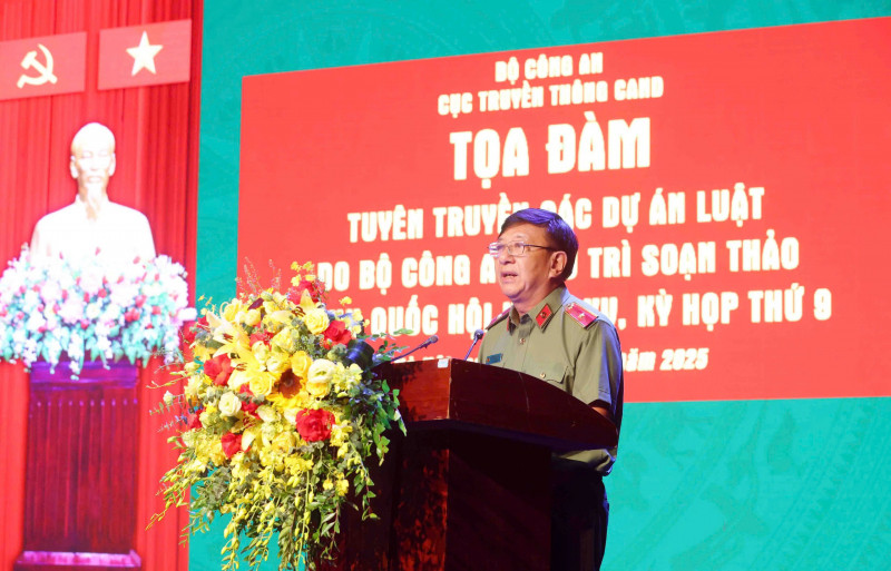 Thiếu tướng Đỗ Triệu Phong phát biểu khai mạc tọa đàm. Thiếu tướng Đỗ Triệu Phong phát biểu khai mạc tọa đàm.